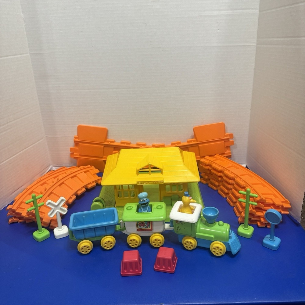 Vintage Toy Set Sesame Street Railroad Train Set‎  1981 Very Nice